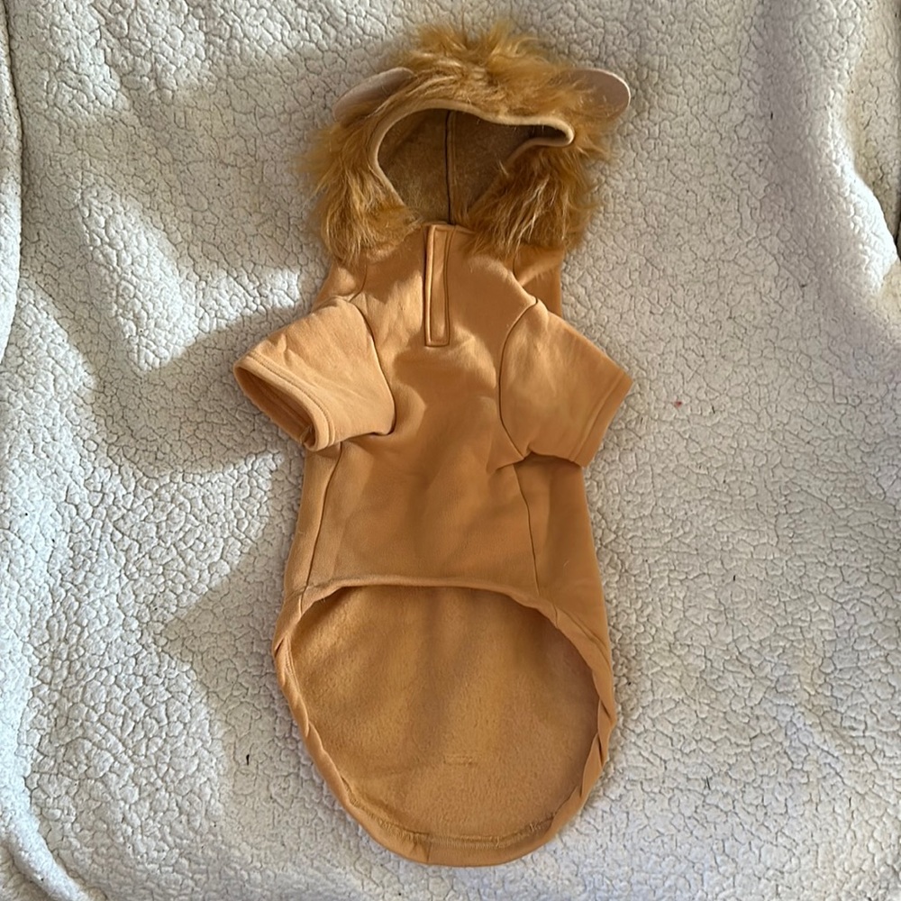 Adorable Lion Dog Halloween Costume!!! Size Large. Tried on but never warn out.